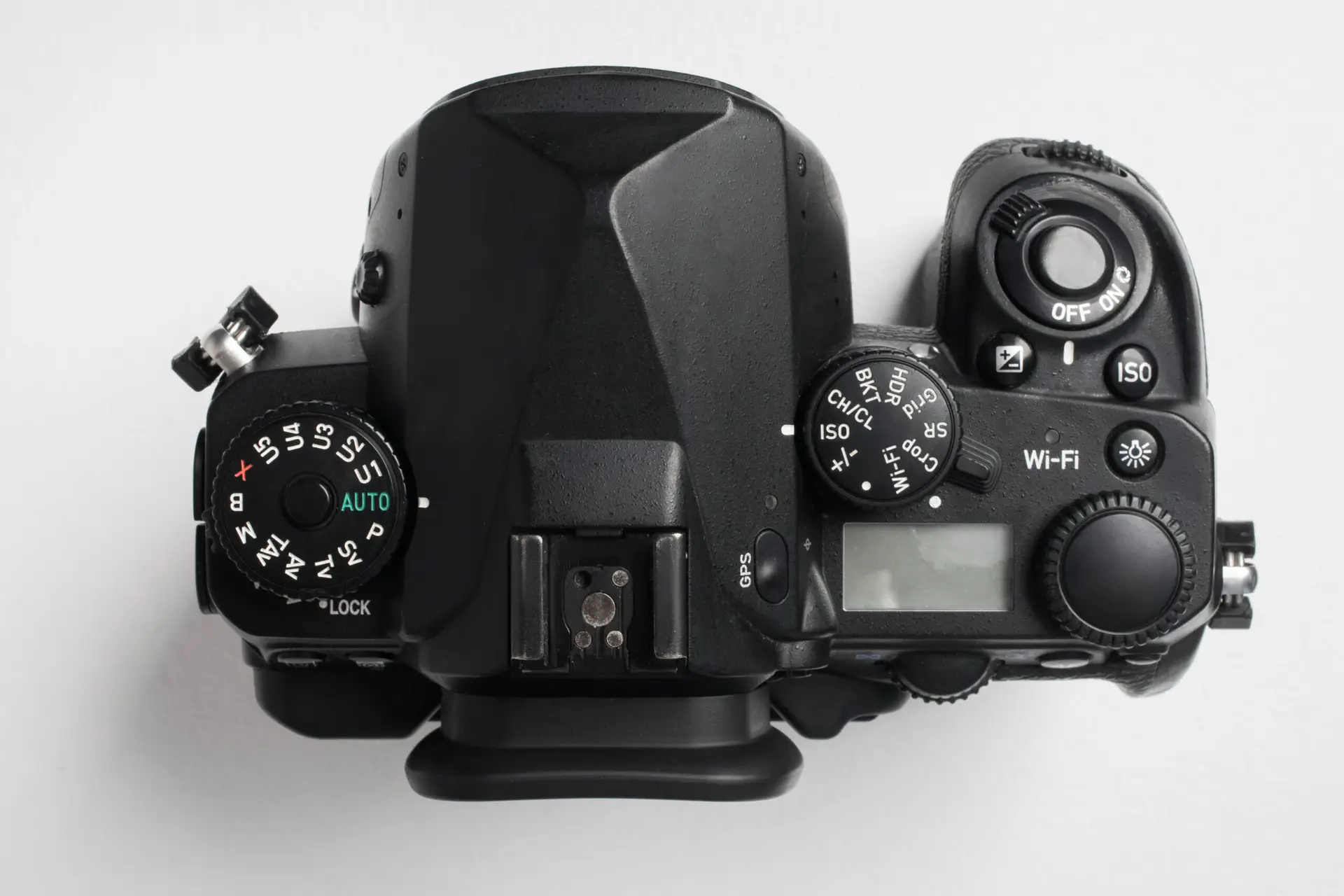 Best Canon camera for vlogging in 2025 – creator using Canon EOS R50 with tripod and mic setup outdoors.